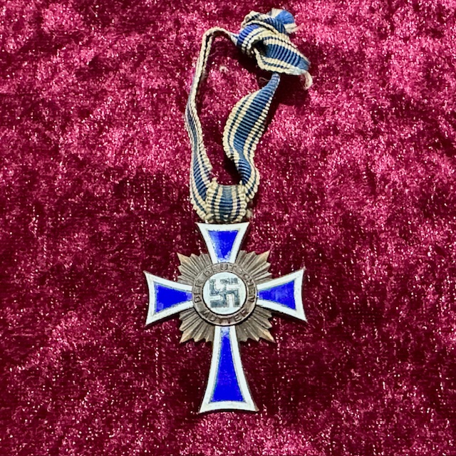 Ref: XXX - WW2 German Mothers Cross in Bronze.